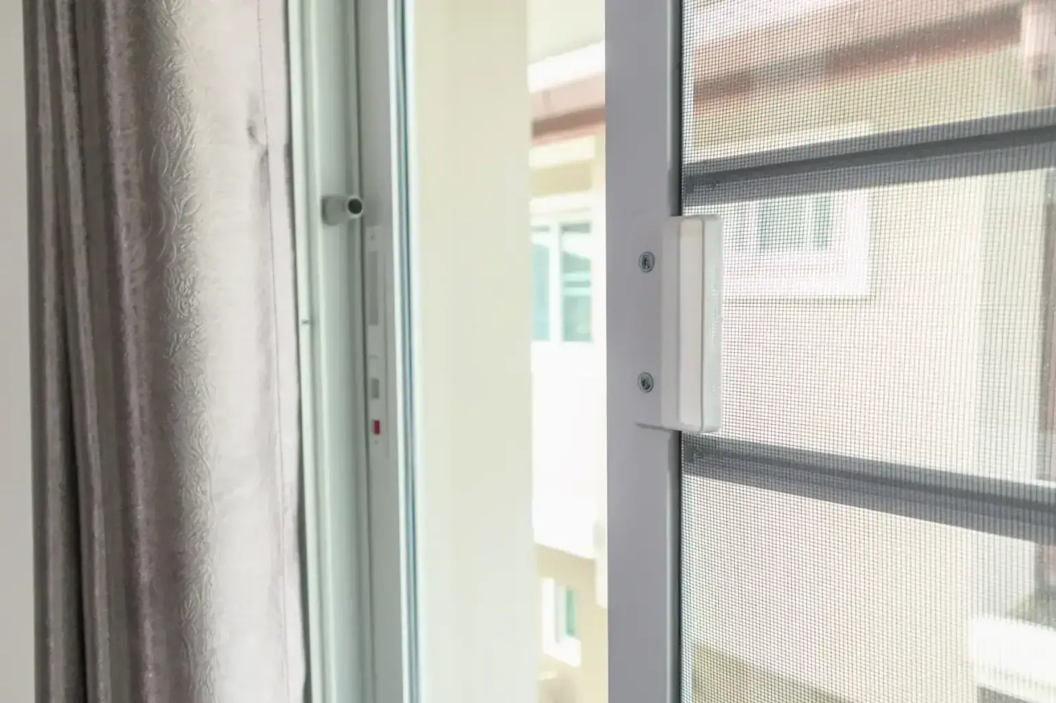 москітна сітка на пластикове вікно