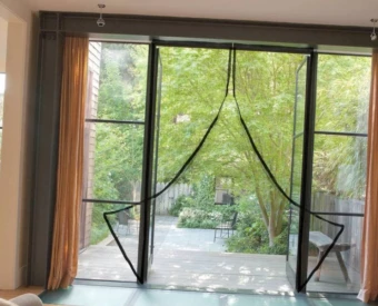 Москітна сітка на двері: види та особливості установки