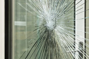 Чи потрібно міняти склопакет на броньований