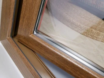 Старе в сучасному — пластикові вікна під дерево