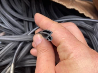 Ущільнювачі для вікон Rehau: види та особливості