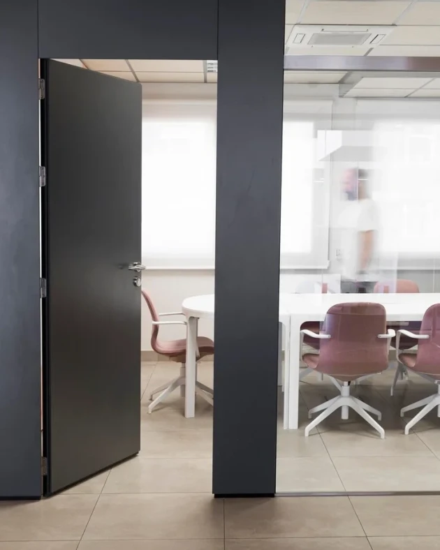 Купити офісні пластикові двері 1