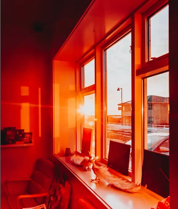 защита окна от солнца