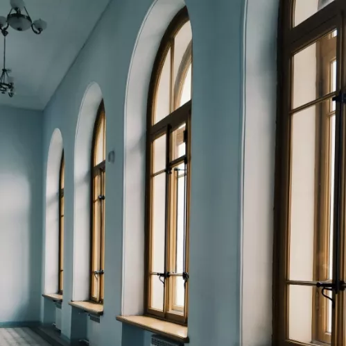 арочное окно