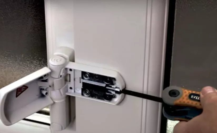 регулировка двери балконной